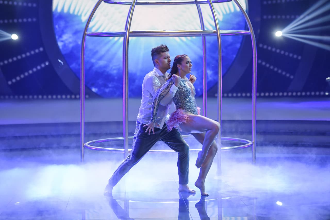 A fin de que el público pudiera volver a ver las habilidades de cada participante, los cuatro finalistas pasaron de nuevo a la pista. El primero fue El Dasa.