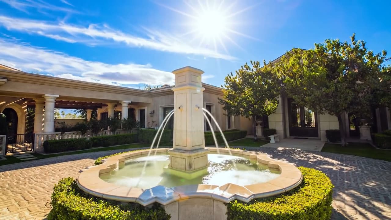 Otra ventaja de adquirir la mansión de Palm Springs es ser vecinos de Kris Jenner.