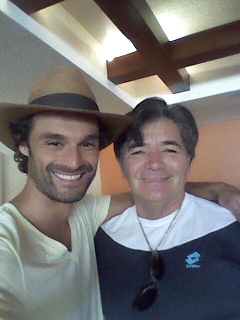 Aseguró que tras enfrentar el cáncer de próstata, él mantiene una vida totalmente normal.