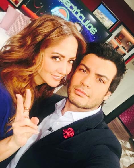 Andrea tiene mucha suerte en tener a galanes como Andres Palacios cerca de ella.