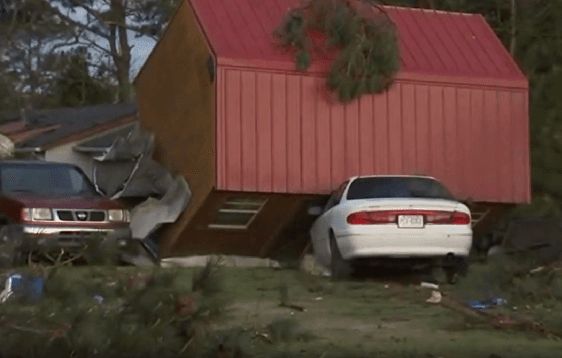 Tormenta nocturna deja daños en Carolina del Norte