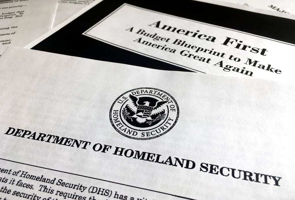 Visas H-1B: una jueza federal avala la tarifa de 100,000 dólares de Trump y el gobierno reforma el sistema de concesión 