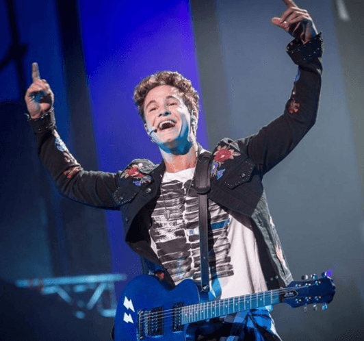 Actualmente es parte de la serie 'Soy Luna', proyecto que le ha permitido estrenarse como cantante y bailarín.