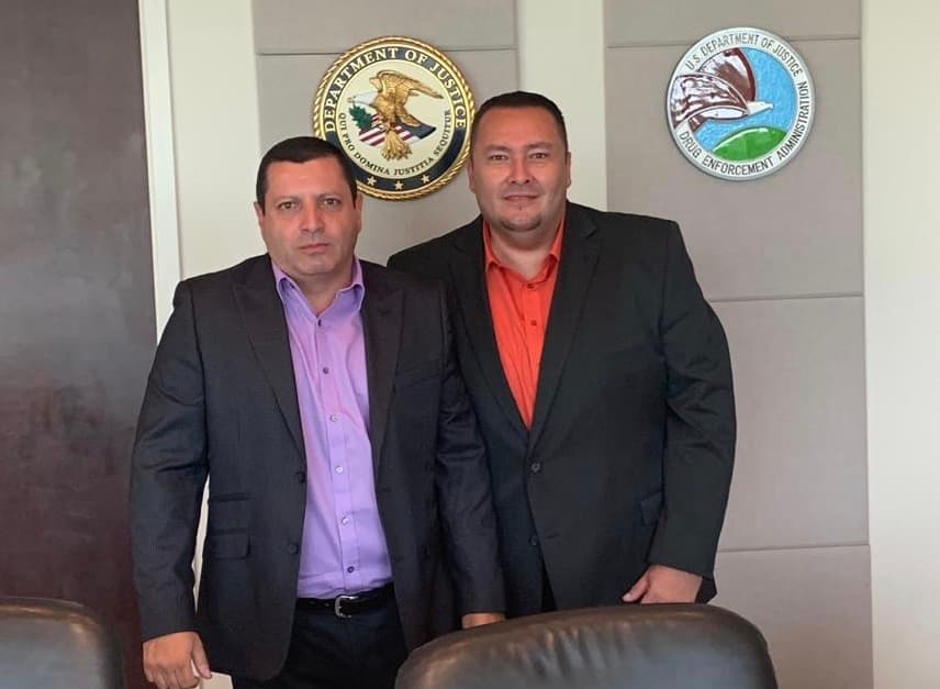 En junio, López Sanabria ordenó a sus abogados, Carlos Chajtur (izq) y Omar Dubon (der), que visitaran la oficina de la DEA en el sur de Florida con una oferta para colaborar con el Departamento de Justicia de Estados Unidos.