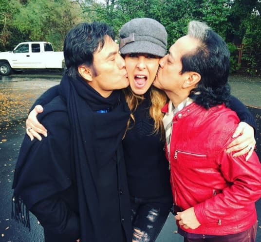 Kate tiene grandes amigos en distintos ámbitos del gremio artístico, como se puede ver en esta imagen que compartió en las redes sociales al lado de Los Tigres del Norte.