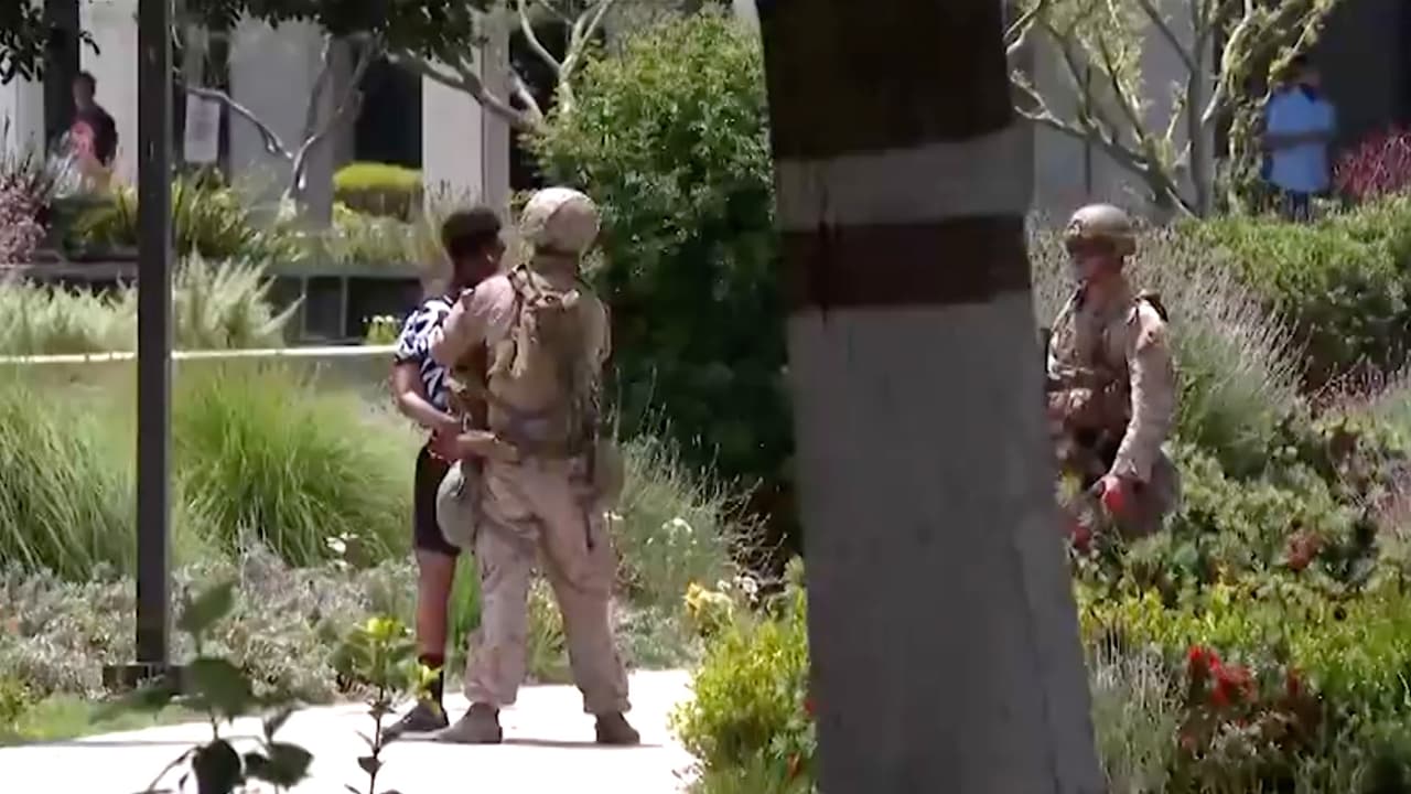 Infantes de marina detienen a civil en edificio federal de Los Ángeles durante operativo de seguridad 