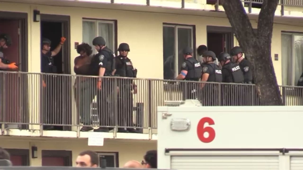 Catean motel en San Antonio y hallan indicios de trata de personas