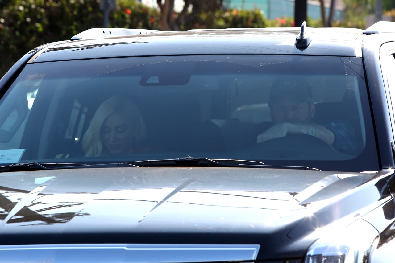 Al final llegaron al aeropuerto para subir a las nubes y disfrutar de su amor.