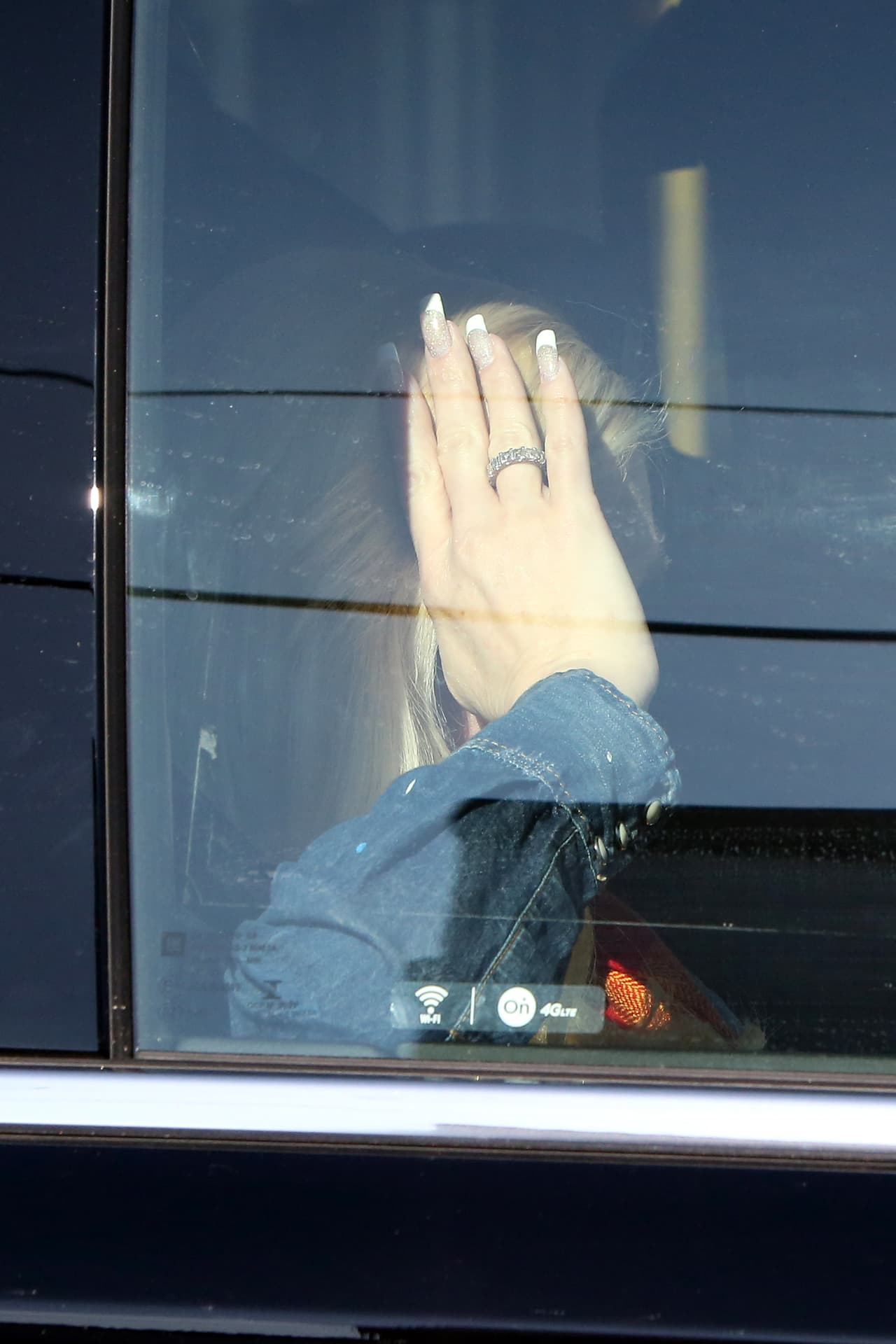 Lo que sí fue inevitable es ver cómo brillaba esta joyita, ¿habrá sido un regalo de su enamorado?