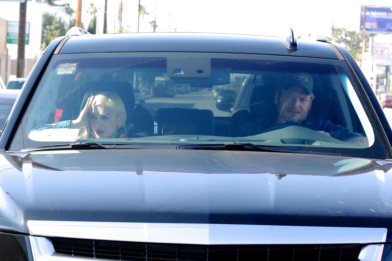 ¿Compromiso? No sabemos, pues traía sólo ese anillo pero en la mano derecha.