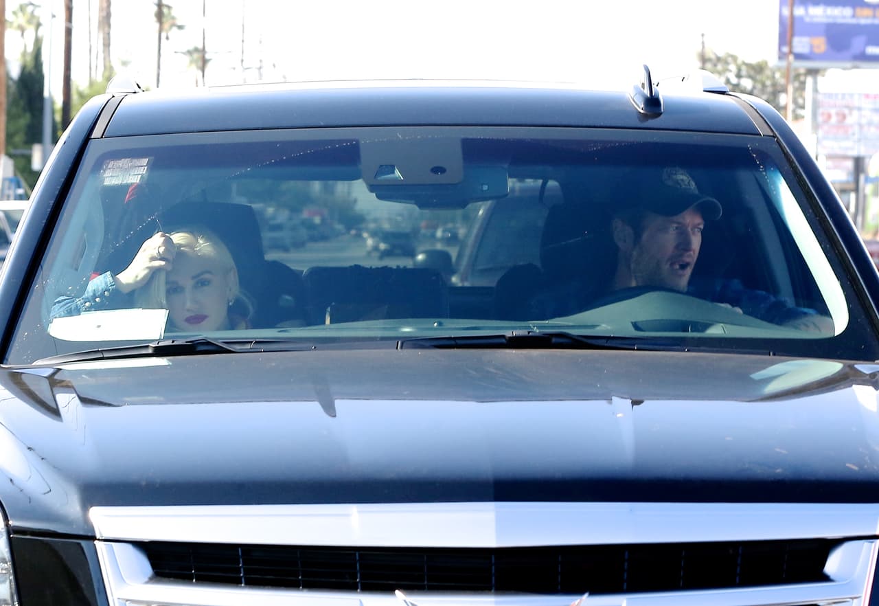 Al percatarse de los paparazzi la parejita trató de hacerse la despistada.