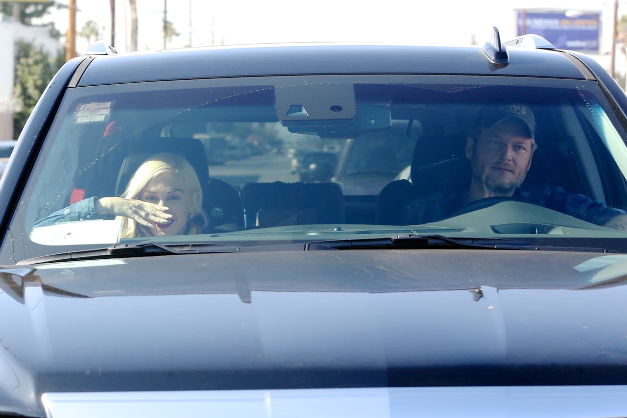 Ops, parece que al darse cuenta que no iban solitos, la pareja cambió su cara de felicidad a fastidio.