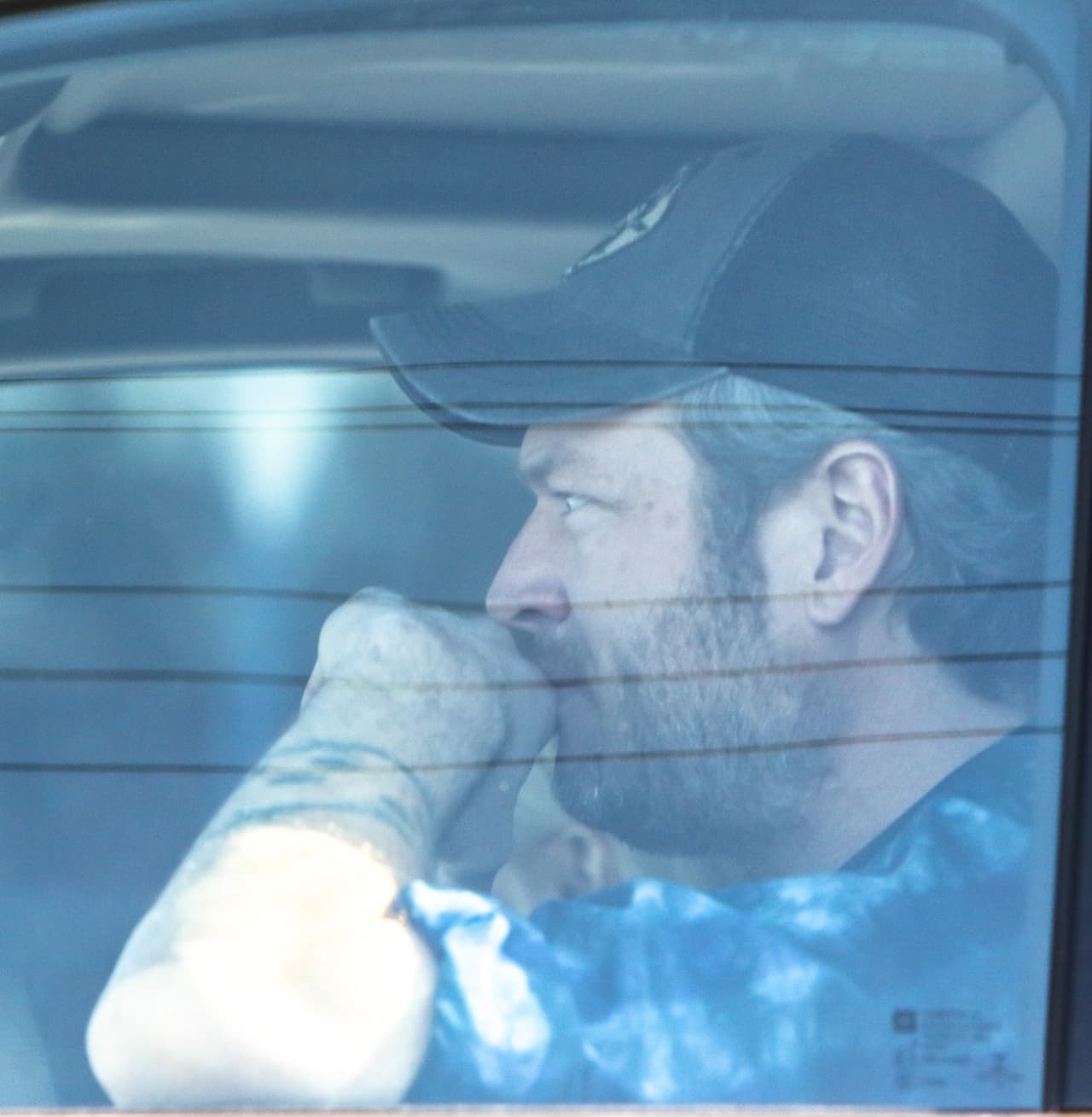 Blake se veía muy serio.