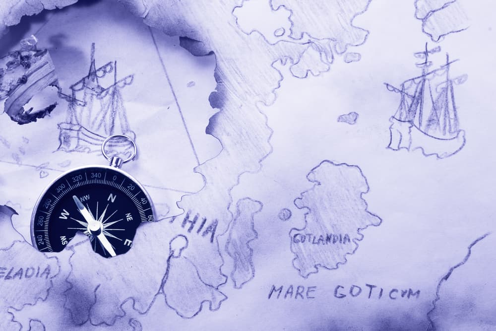 La misteriosa reputación del Triángulo de las Bermudas bien pudo haber comenzado desde tiempos de Cristóbal Colón. Según sus registros, pocos días antes de descubrir América, pasando en teoría por el área entre Florida y Puerto Rico, el explorador español vio su brújula y se dio cuenta que se estaba volviendo loca, mostrando lecturas sumamente extrañas.