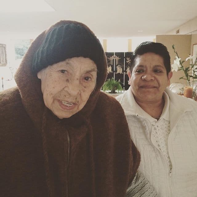 Una de ellas fue el cuidado de su mamá y abuela de las hermanas, doña Eva, quien quedó al amparo de Laura Zapata.