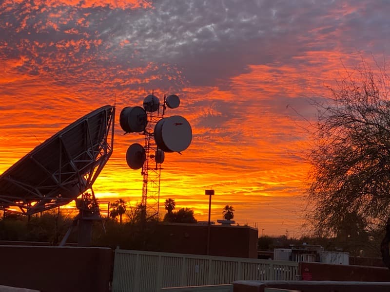 Si usted logró captar mas de las imágenes del atardecer de ayer lo invitamos a que comparta con nosotros sus imágenes a través de nuestra herramienta Repórtalo Arizona,
<a href="https://www.univision.com/local/arizona-ktvw/reportalo" target="_blank">solo haga clic aquí</a> y siga las indicaciones.