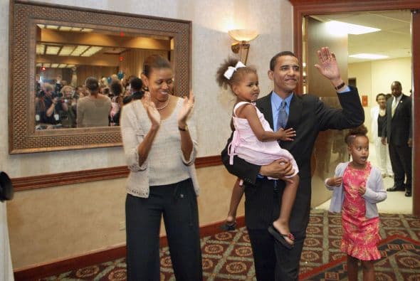 En 2005 fue elegido para el Senado estadounidense, y gracias a su carisma y su elocuencia, se convirtió en el favorito de los medios de comunicación.