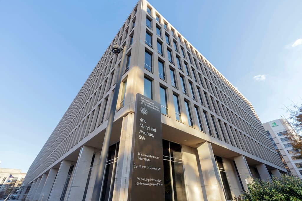 Departamento de Educación reducirá sus empleados a casi la mitad siguiendo el deseo de Trump de desmantelarlo