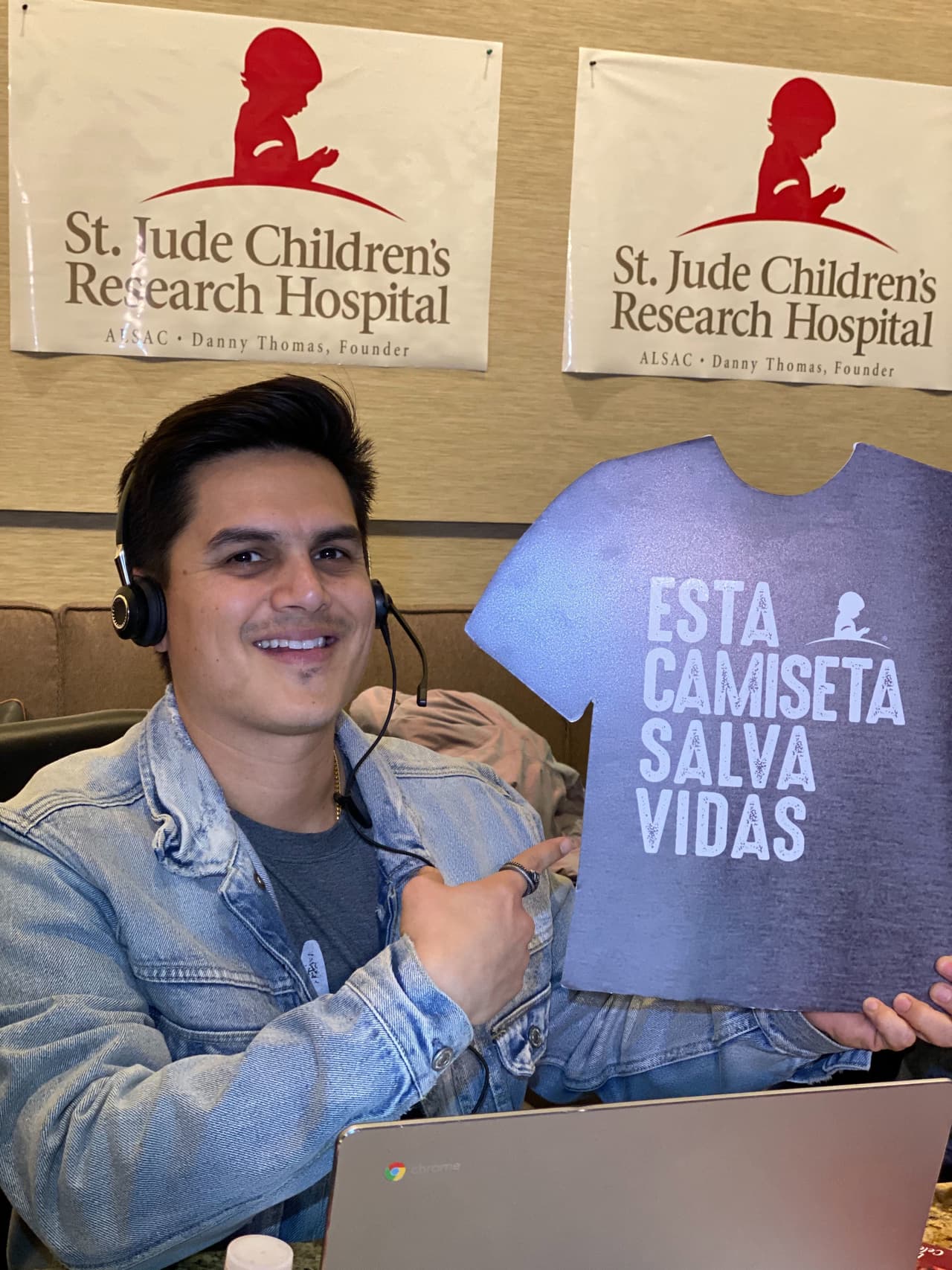 Al igual que
<b>Régulo Caro</b>.