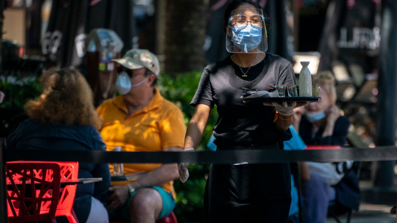 Mejores sueldos y más reconocimientos, el secreto de los empleadores para llenar sus vacantes disponibles