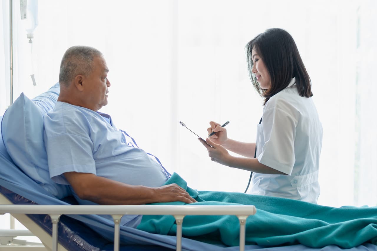 En el puesto 20 se encuentra el Centro Médico UC Irvine, ubicado en 101 The City Dr S, Orange, CA 92868.
<br>
<br>−Puntaje: 74.7.
<br>−Número de camas: 415.
<br>−Especialidades: cardiología, diabetes, gastroenterología, cirugía general y visceral, ginecología, cuidado de la memoria, neurología, otorrinolaringología, neumología, oncología radioterápica, traumatología y urología.