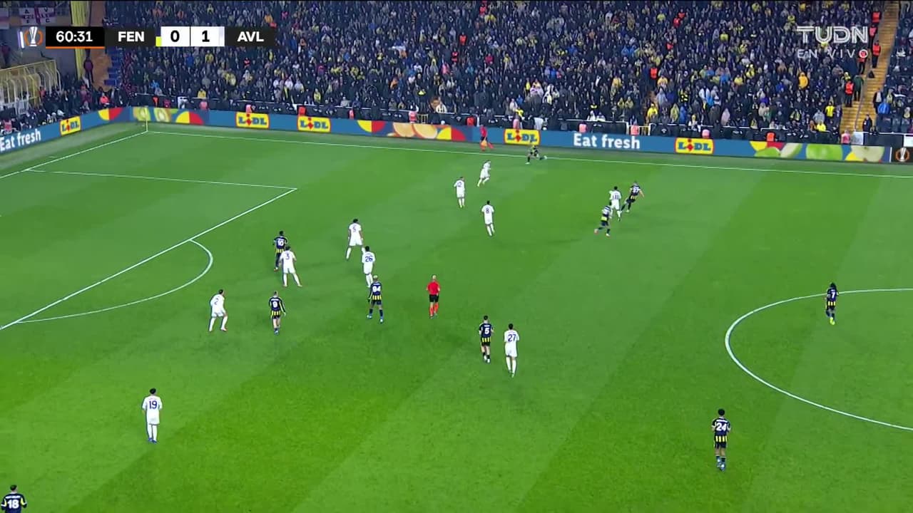 ¡TIRO ATAJADO! disparo por Talisca.