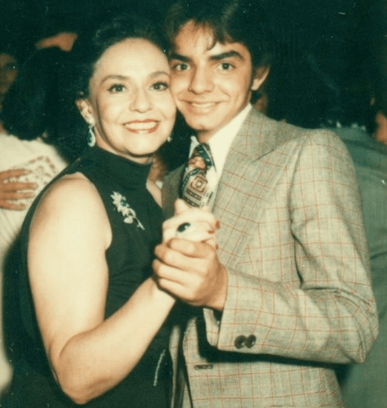 Con una tierna foto de su infancia Eugenio Derbez revela cómo nació su amor por Acapulco 
