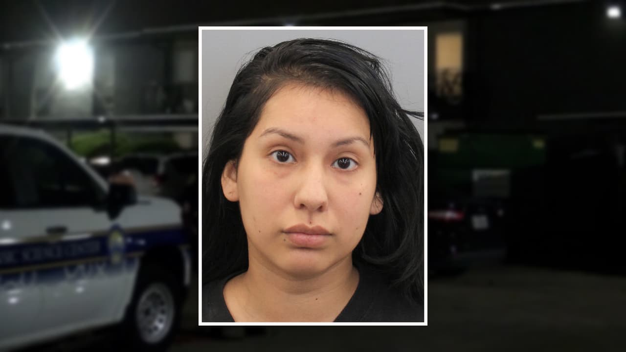 <a href="https://www.univision.com/local/houston-kxln/acusan-a-una-mujer-de-apunalar-a-su-novio-en-presencia-de-sus-dos-hijos-en-houston-video" target="_blank">Liliana Cervantes</a>, de 25 años, enfrenta cargos por la muerte de su novio, 
<b>Nathan Freeman</b>, en el sureste de Houston.