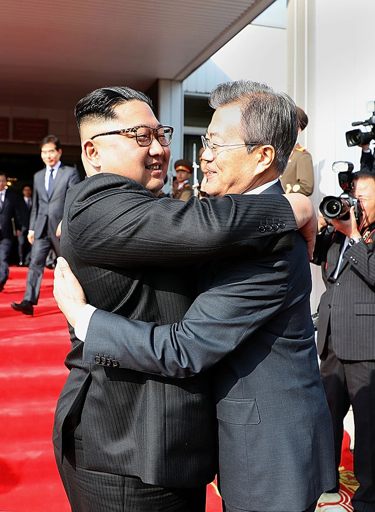 El 26 de mayo de 2018 los líderes de Corea del Norte y Corea del Sur celebraron una segunda cumbre de forma sorpresiva, después de que Donald Trump cancelara la reunión con Kim Jong-un programada para el 12 de junio. Luego de enviar una carta en donde le dijo a kim Jong Un las razones para cancelar el encuentro, el presidente estadounidense aseguró que la reunión sí podría realizarse.