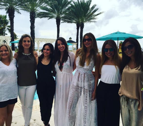 Junto a sus amigas y familiares en el exclusivo resort The Breakers de West Palm Beach.