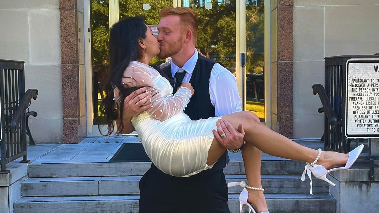 <b><a href="https://www.univision.com/local/houston-kxln/acusan-jared-dicus-decapitar-hispana-anggy-diaz-condado-waller" target="_blank">Anggy Díaz y Jared James Dicus</a></b> se casaron en octubre del 2022, para sus amigos fue una sorpresa, aseguran que veían a la hispana feliz y que no estaban al tanto de situaciones de violencia doméstica entre la pareja.