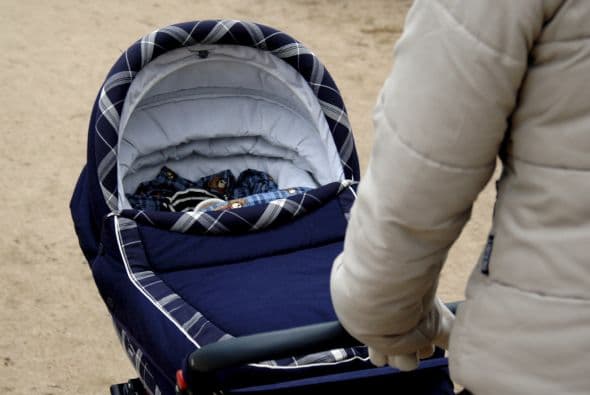 ¡Pruébalo antes! Algunos cochecitos ruedan muy bien vacíos, pero cuando los cargas empiezan a fallar. Llena con peso el de la tienda y pruébalo antes de comprarlo. Empújalo con una mano, con ambas, checa cómo gira. Allí notarás la diferencia.