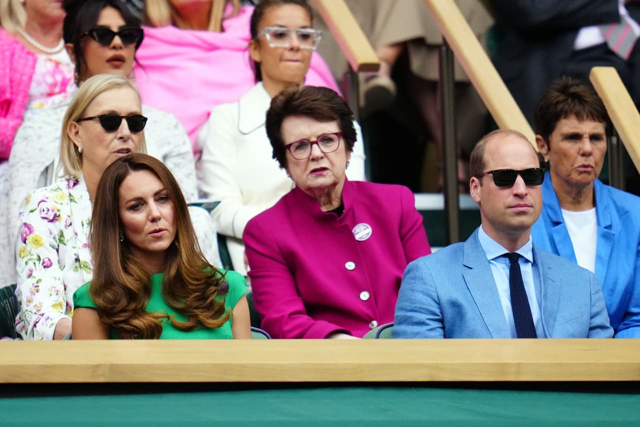 Middleton visitó el Museo de Wimbledon Lawn Tennis para una exhibición especial sobre el Centenario de la cancha central, 
<a href="https://people.com/royals/kate-middleton-prince-william-attend-wimbledon-womens-final-2021-following-her-covid-exposure/" target="_blank">reportó la revista People</a>. 
<br>