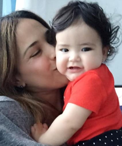 Desde que nació, Karla ha compartido tiernas imágenes presumiendo su gran cariño por su linda sobrina.
