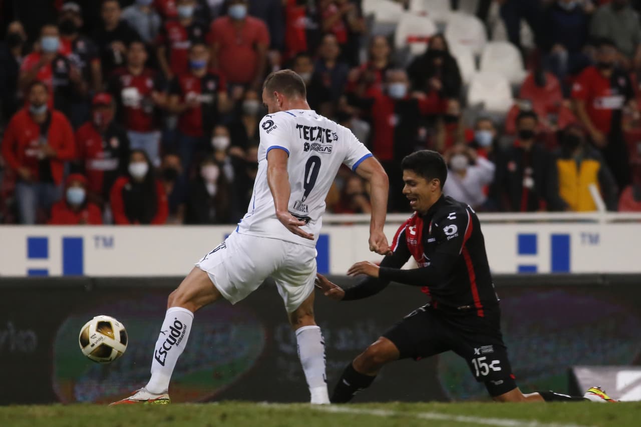 El resto del encuentro fue ríspido y muy disputado sin un claro dominador.