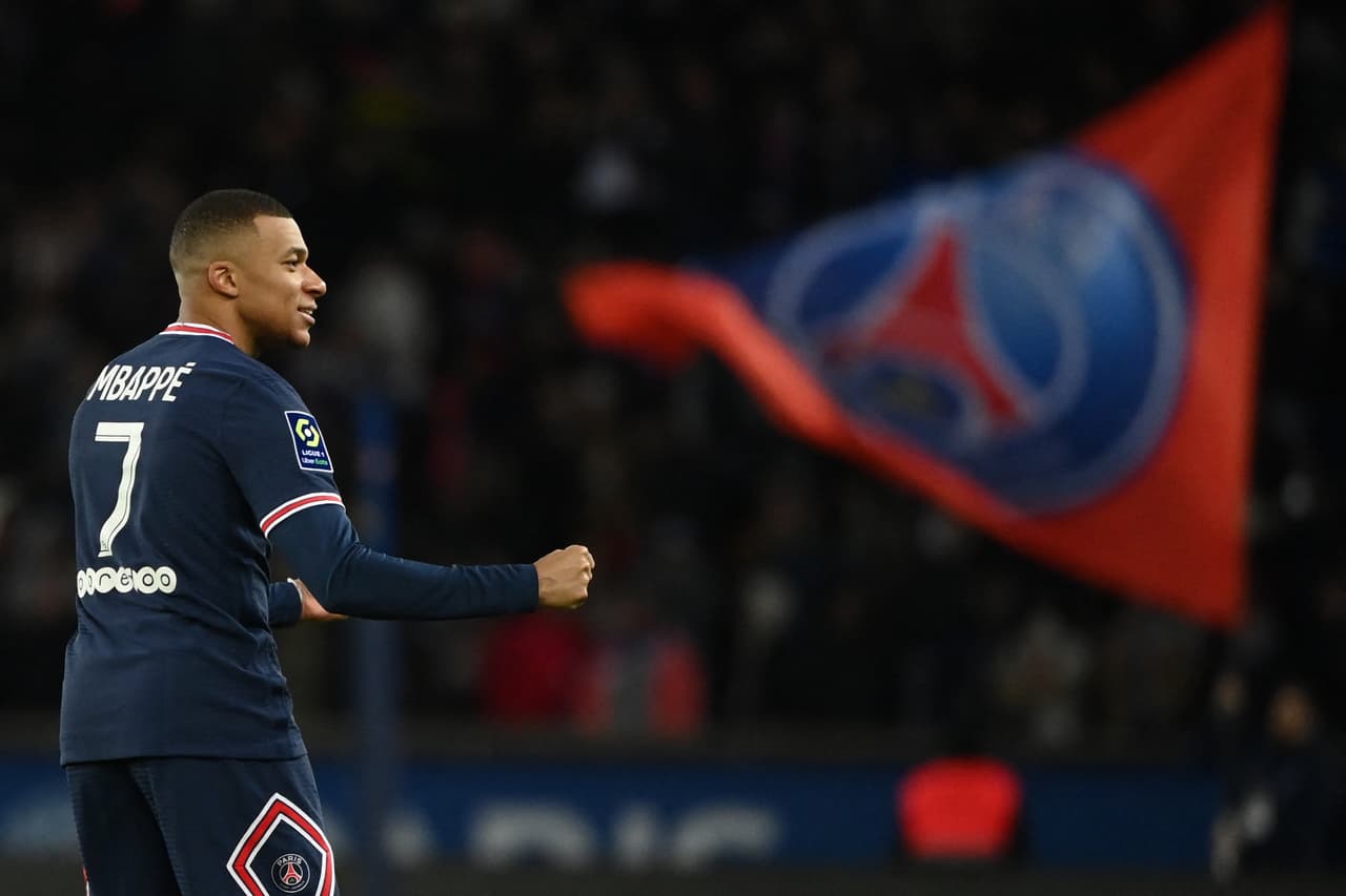 El PSG goleó al Lorient gracias a los dobletes de Neymar y Mbappé, así como otro tanto de Messi.