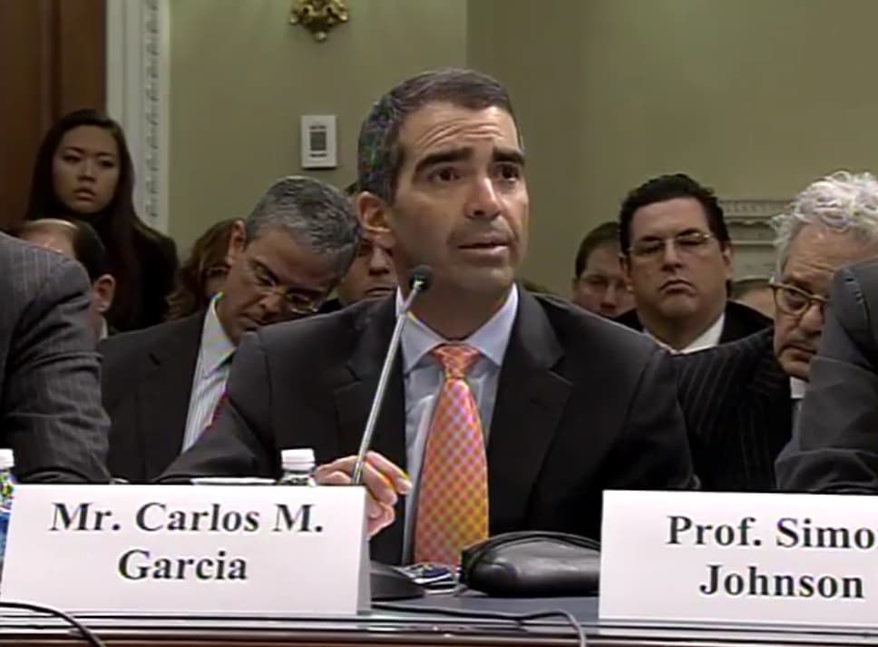 <b>Carlos García:</b> Puertorriqueño de Mayagüez. Fue presidente del Banco Gubernamental de Fomento entre 2009 y 2011. Principal ejecutor del plan de austeridad de la administración de Luis Fortuño y la conocida Ley 7 bajo la cual se despidió miles de empleados. Además, como presidente del BGF supervisó y autorizó la emisión de parte de la deuda. Actualmente es director de BayBoston Managers LLC, una firma de capital de riesgo que fundó en 2013.