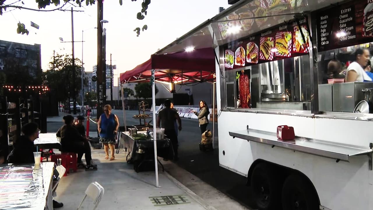 Toque de queda en Los Ángeles impacta a negocios de la ciudad