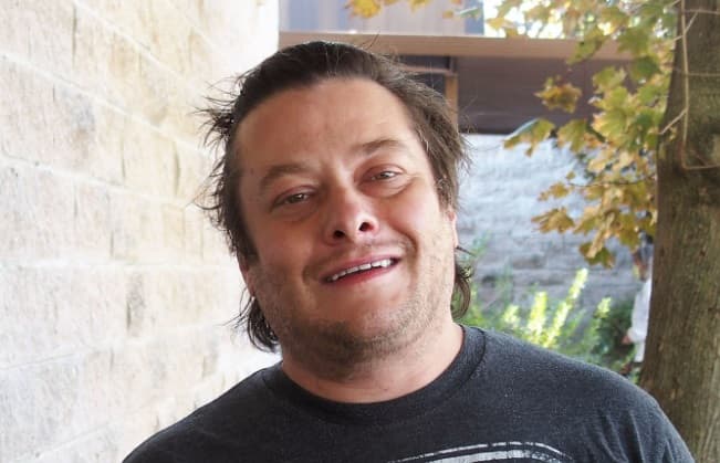 "Las cosas están cambiando lentamente y solo quiero que mi vida vuelva a ser lo que era y lo que estaba haciendo en primer lugar. Lastimé a tanta gente cuando estaba drogado... recuperar la confianza de las personas que trabajan contigo cuando has perdido tanto con ellos es un proceso largo", fue otra de sus declaraciones para el Daily Mail.