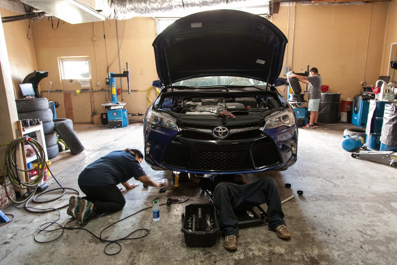 La pareja nunca entendió cómo estaban sus casos con Migración hasta que hace unos años, con su vida establecida en Jupiter, fueron a consultar con abogados preocupados por el futuro de Jimmy. Bajo la administración de Barack Obama, una abogada pidió un amparo de las órdenes de deportación y consiguieron permisos de trabajo. Pero, con el cambio de prioridades de deportación del gobierno de Donald Trump, esos documentos perdieron vigencia. Por eso, Víctor fue detenido por ICE y a ella le pusieron el grillete.