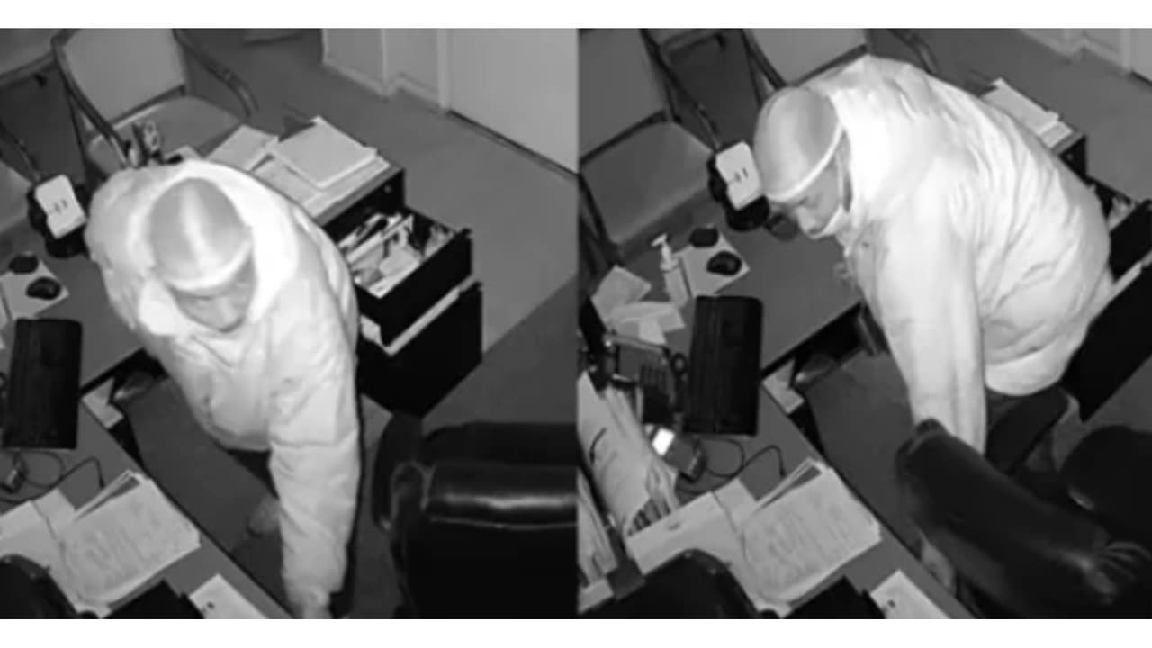 El robo a una funeraria quedó grabado en una cámara de vigilancia