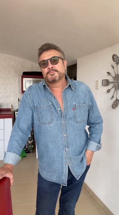 "No puedo hablar mucho de lo que hago, pero
<b>voy a un grupo de estudio de reflejo de almas</b> que es como cualquier terapia, como Alcohólicos Anónimos, ese tipo de lugares", compartió.
<br>