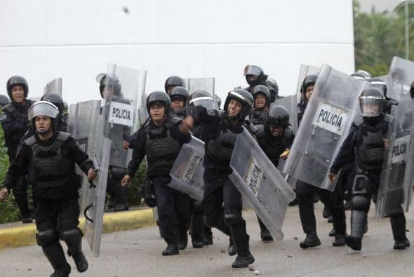 Pese a la agresión inicial el gobernador del estado de Guerrero dijo que no reprimiría la marcha.