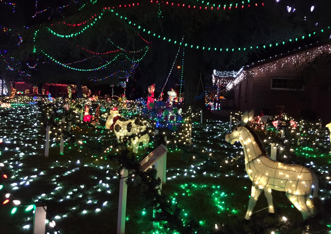 Esta residencia tiene más de cinco mil luces y recibió uno de los premios que otorga el festival.