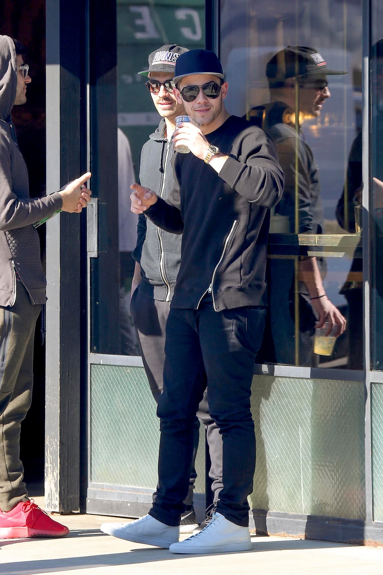 Eso sí: mientras esperaban no perdían el estilo.