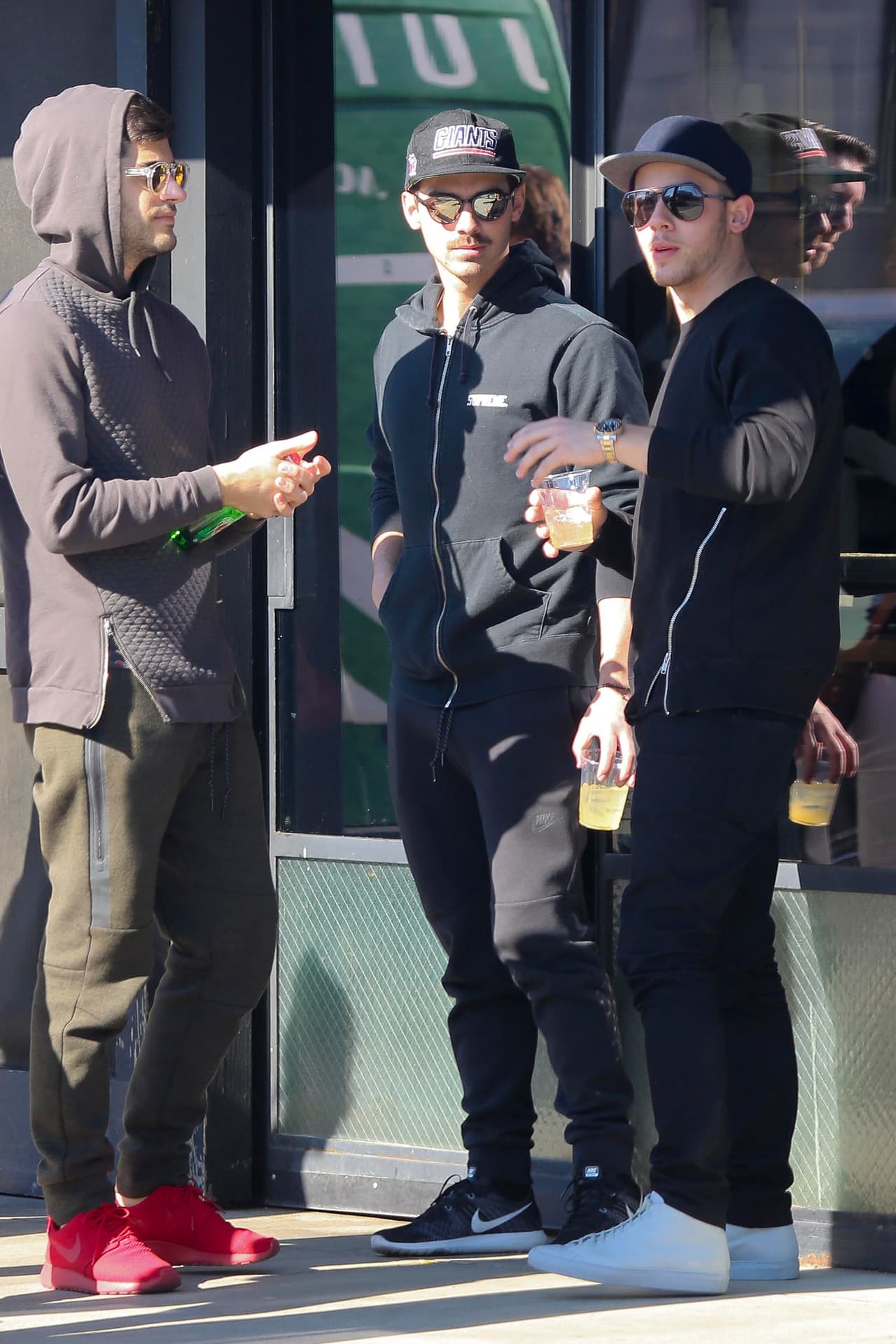 "¡Muero de hambre!", dice la cara de Joe.