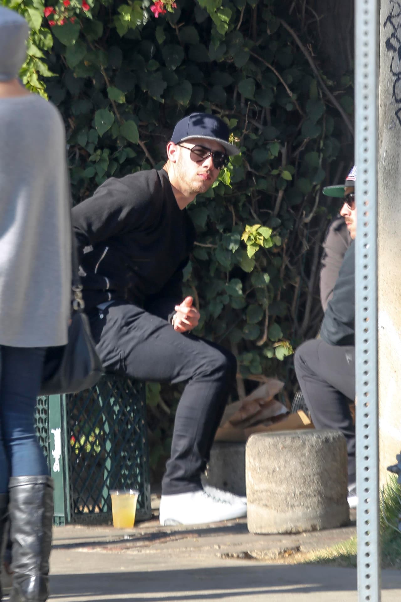 ¡Nick lucía bastante hambriento!