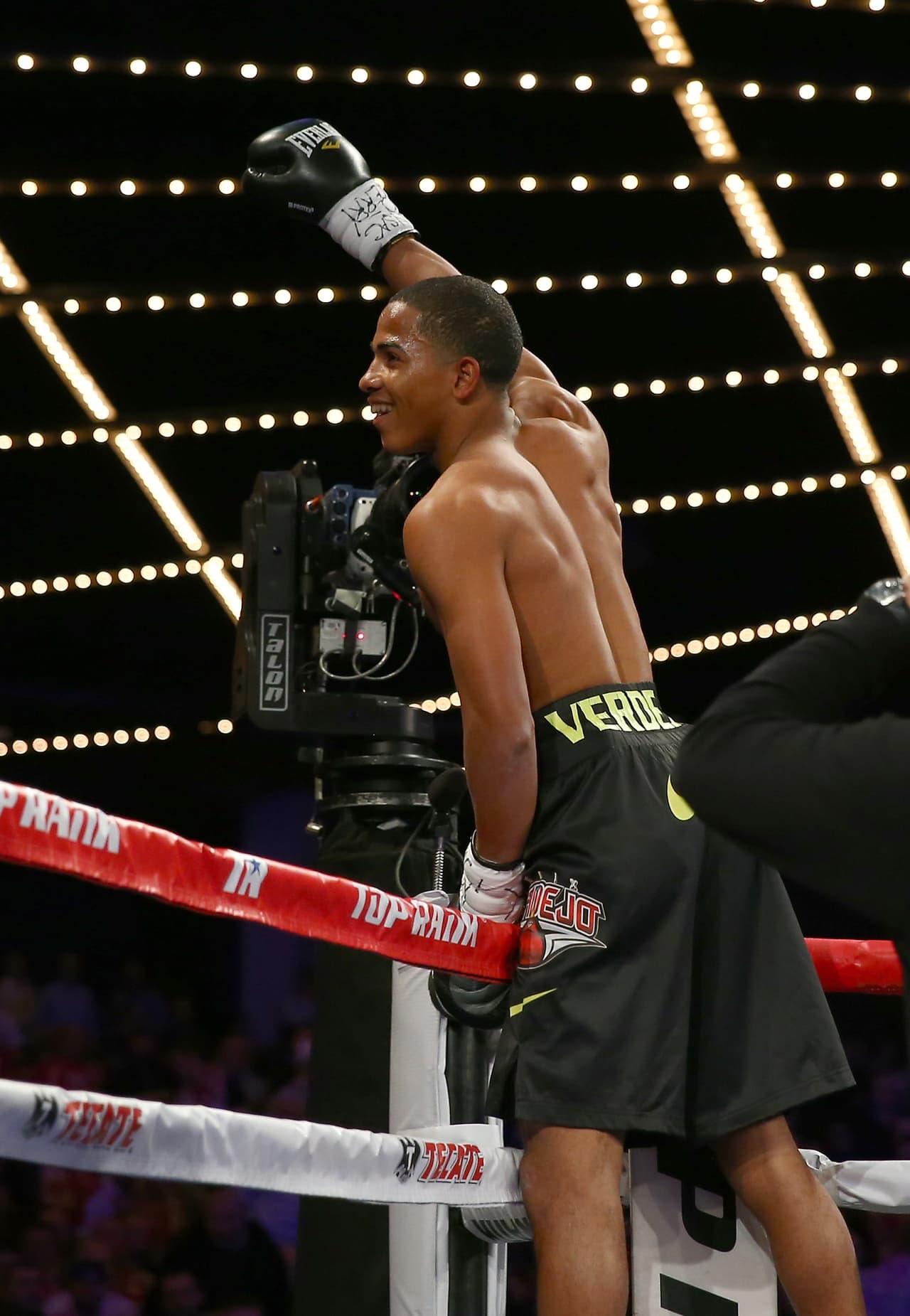 Félix ‘Diamante’ Verdejo mantuvo invicto ante Iván Nájera