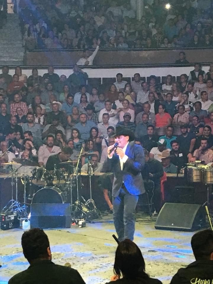 Cada uno tuvo su tiempo para cantar por separado y José Manuel no se pudo ir del escenario sin interpretar su éxito 'Un ángel expulsado del paraíso'.