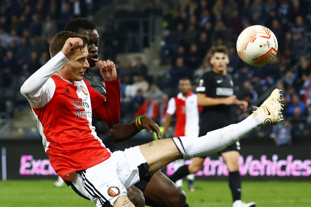 El Manchester United venció 3-0 al Sheriff, el Feyenoord cayó 1-0 con minutos de Santiago Giménez ante el Sturm y la Roma derrotó al Helsinki en la penúltima jornada de la Fase de Grupos de la UEFA Europa League.